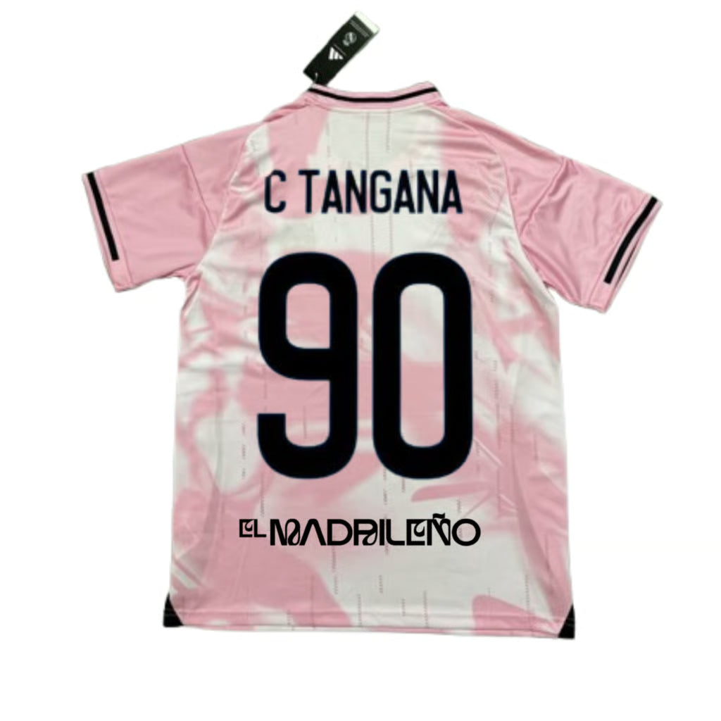 Real Madrid x C Tangana edición rosa