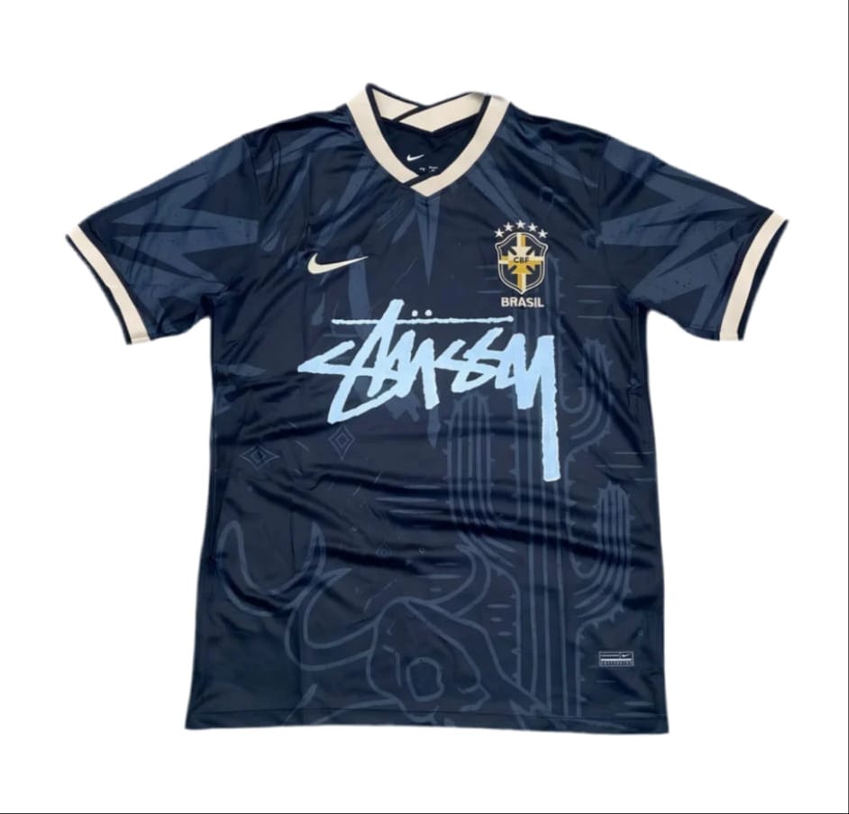 Camiseta Stussy x Brasil negra y dorada